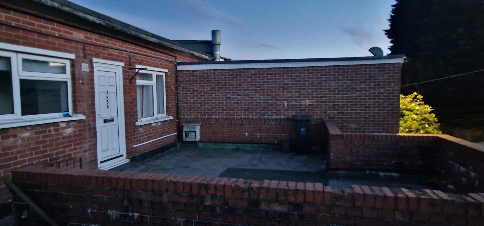 2 bed property in Newport Road, Cardiff